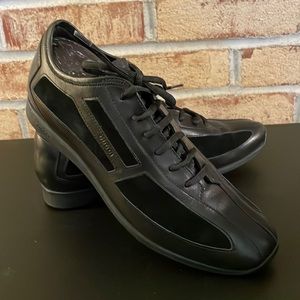 Gucci women’s Sz 9 black sneakers leather and suede